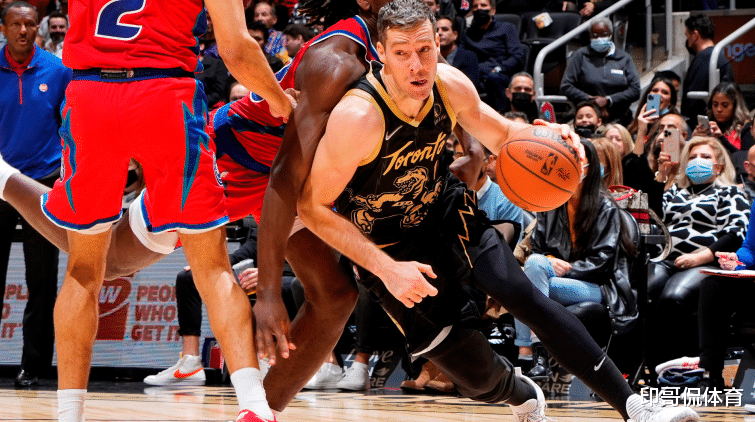 国外踢球抱 国外踢球抱