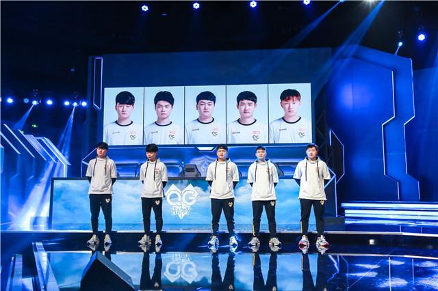 在举世瞩目 在举世瞩目