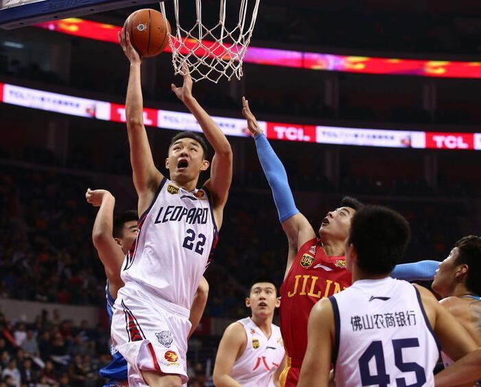 把皮球送过 把皮球送过